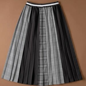 Nordstrom Pleated Midi Skirt in Black and Gray Glen Plaid